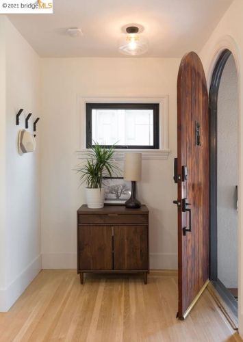 2305 Sacramento St, Berkeley, CA 94702-2127