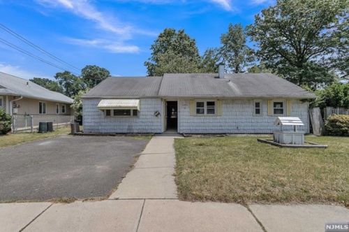 54 Harvey Ave, Rochelle Park, NJ 07662-3615