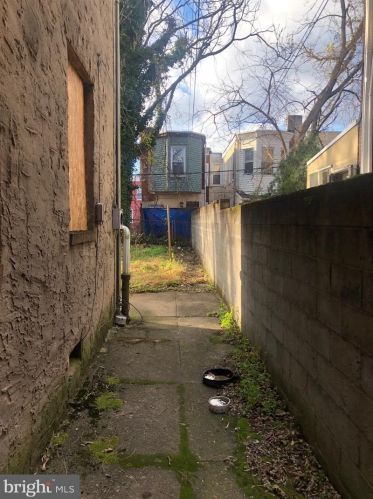 1814 22nd St, Philadelphia PA 19140-4703 exterior