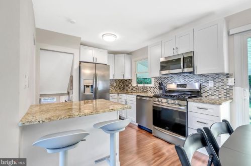 25 Amsterdam Rd, Trenton NJ 08620-1902 exterior