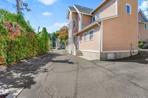 16 Hillside Pl, Norwalk CT  06854-2857 exterior