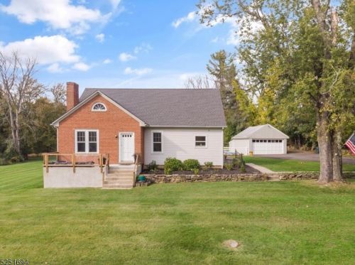 16 Pleasant View Rd, Lebanon, NJ 08833-3101