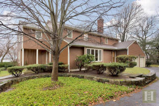 9 Weeds Lndg, Tokeneke, CT 06820-5043