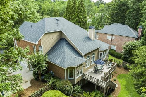 710 Lake Summit Dr, Atlanta GA  30342-1919 exterior