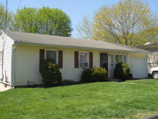 33 Davis St, Meriden, CT 06450-5946