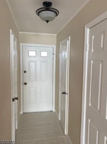 92 Kensington Dr, Piscataway, NJ 08854-2175