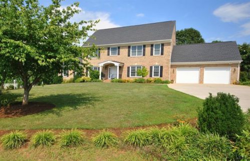 1038 Summerpark Dr, Forest, VA 24551-2693