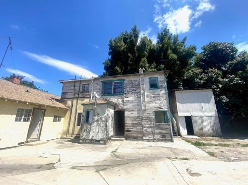 230 Raymond St, Compton, CA 90220-3804