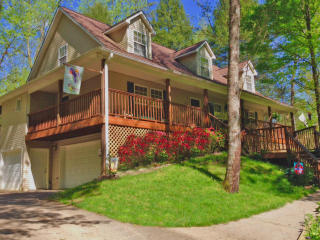 402 Red Wolf Ln, Townsend, TN 37882-3542
