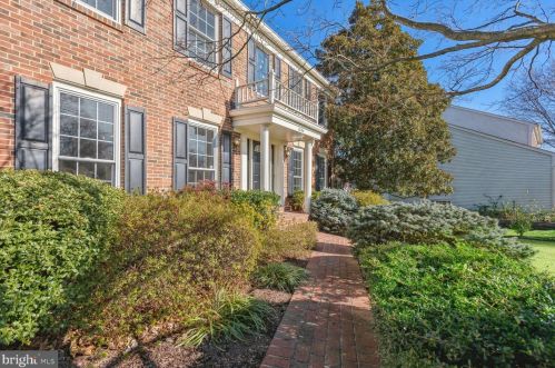 1580 Kingstream Cir, Herndon, VA 20170-2752