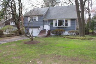 282 Cedarcroft Rd, Ridgewood, NJ 07450-4912