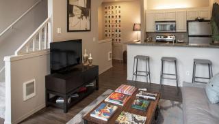 2083 River Dr, Portland OR  97201-8001 exterior