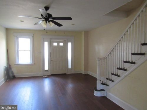 6425 17th St, Philadelphia, PA 19126-3513