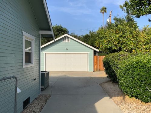 321 Myrtle St, Redlands CA  92373-6019 exterior