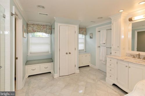 561 Crystal Lake Ave, Tavistock NJ 08033-2748 exterior