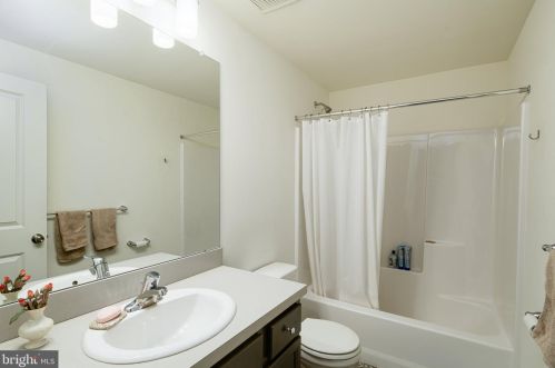 304 Lakeview Ave, Haddonfield NJ 08033-1609 exterior