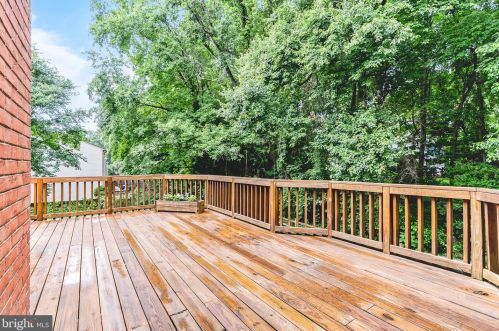 10014 Downeys Wood Ct, Springfield VA  22015-2730 exterior