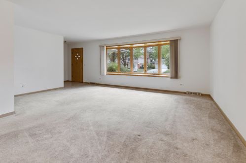 1220 Green Acres Ln, Mount Prospect, IL 60056-4017