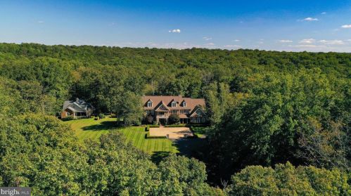 8225 Wolf Run Shoals Rd, Clifton, VA 20124-2244