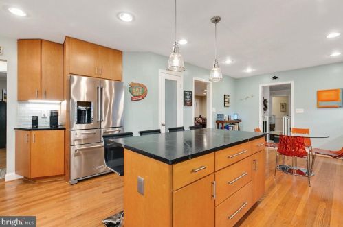 322 Northwest Dr, Silver Spring MD 20901-1431 exterior