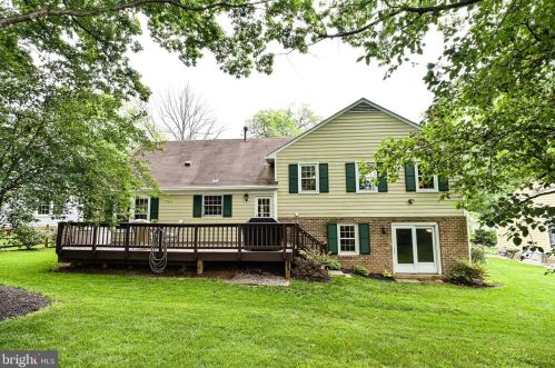 9010 Parliament Dr, Springfield VA  22015-2152 exterior