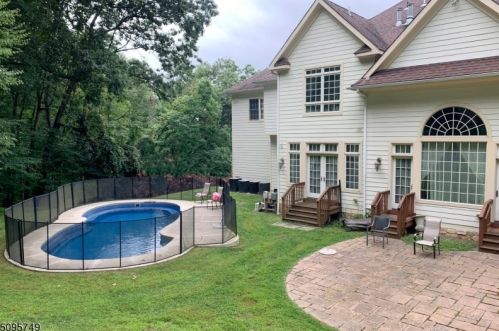 4 Indian Ln, Califon, NJ 07830-3200