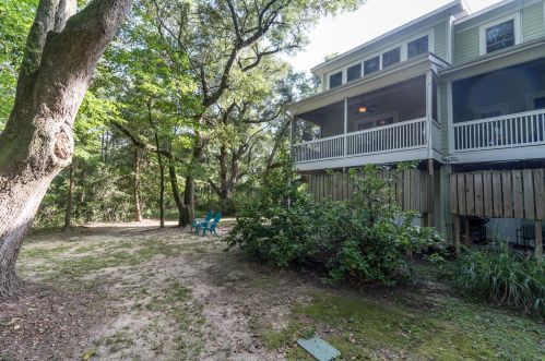 269 Etiwan Pointe Dr, Mount Pleasant SC  29464-7946 exterior
