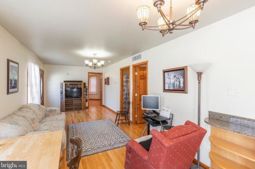 19 Lee Ann Dr, Blenheim, NJ 08012-5353
