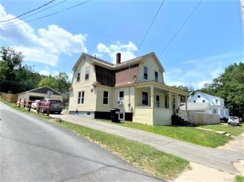8 Hartford St, Unity, NH 03743-3216