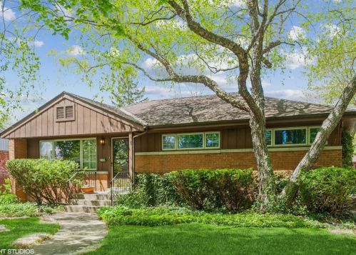 1042 Dunton Ave, Arlington Hts, IL 60004-5559