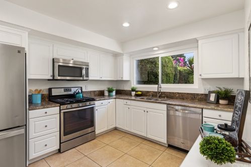 20 Spicewood Way, Irvine CA  92612-2721 exterior