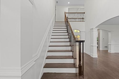 695 Highland Oaks Dr, Atlanta GA  30331-9210 exterior