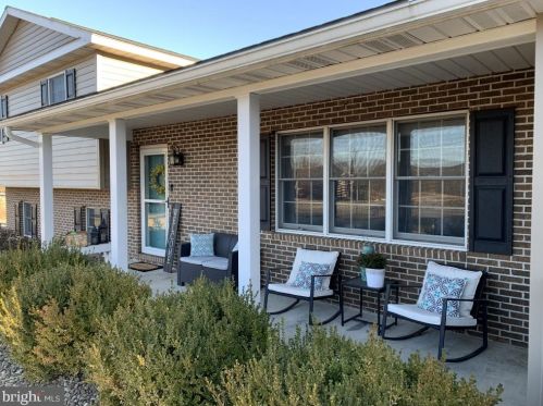 728 Opossum Lake Rd, Carlisle, PA 17015-8923