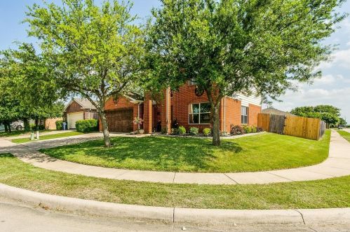 1700 Crested Butte Dr, Fort Worth, TX 76131-5395