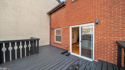 512 4 St, Philadelphia PA 19133-3105 exterior