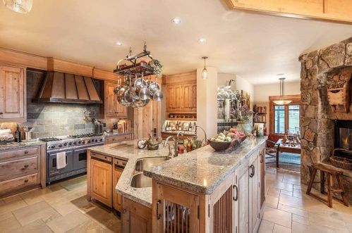 10221 Dick Barter, Truckee CA  96161-5172 exterior