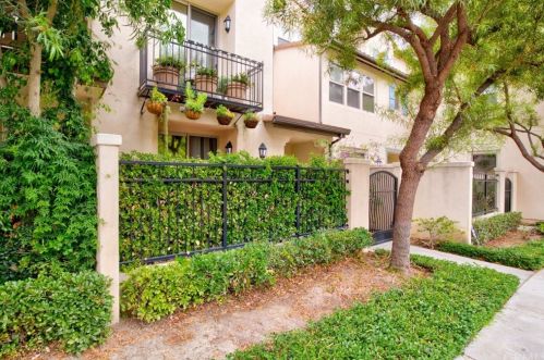 2861 Edinger Ave, Santa Ana, CA 92704-3925