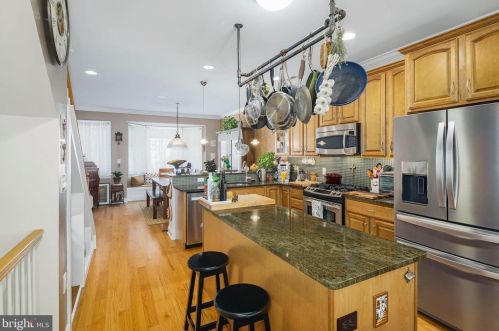 809 20 St, Philadelphia PA 19130-2025 exterior