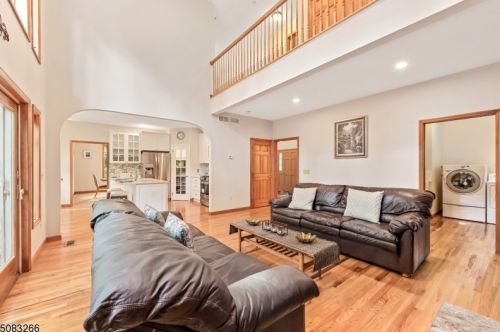 8 Elshaer Ct, Dover NJ  07869-1923 exterior