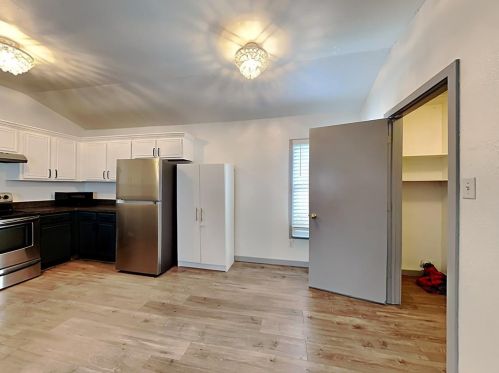 10304 Blackjack Oaks Dr, Dallas TX  75227-7682 exterior