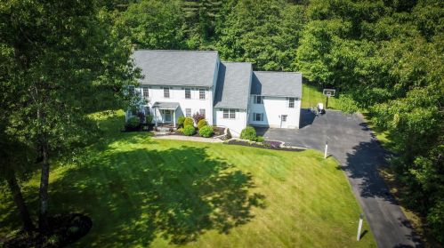 3 Janet Ln, Newton, NH 03858-4009