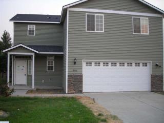 614 Arteaga Cir, Grandview, WA 98930-8841
