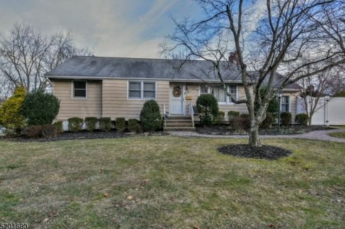 74 Reservoir Ave, Kinnelon, NJ 07405-1636