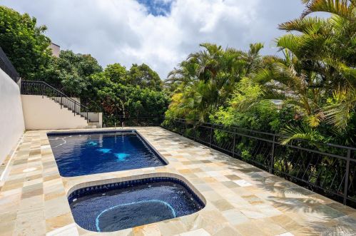 2098 Aliali Pl, Honolulu HI  96821-2601 exterior