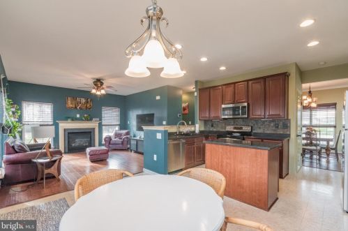 228 Lord Fairfax St, Charles Town WV  25414-2607 exterior