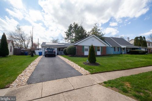 14 Mayfair Cir, Willingboro, NJ 08046-3117