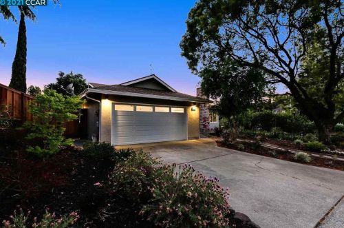 11 Blue Gum Ct, Concord, CA 94523-1001