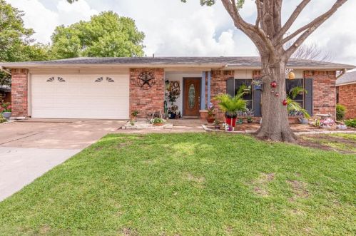 4117 Dogwood Ln, Fort Worth, TX 76137-1717