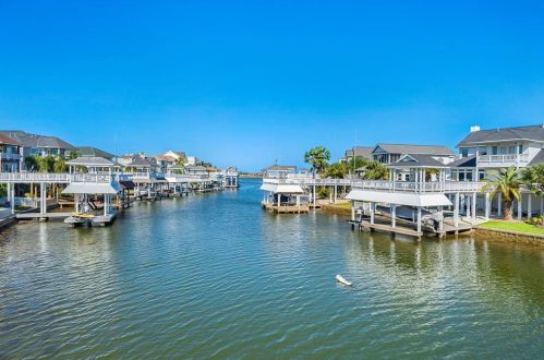 13331 Binnacle Way, Galveston, TX 77554-6285