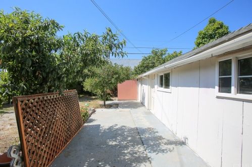 2401 Stanford St, Santa Ana CA  92704-3528 exterior